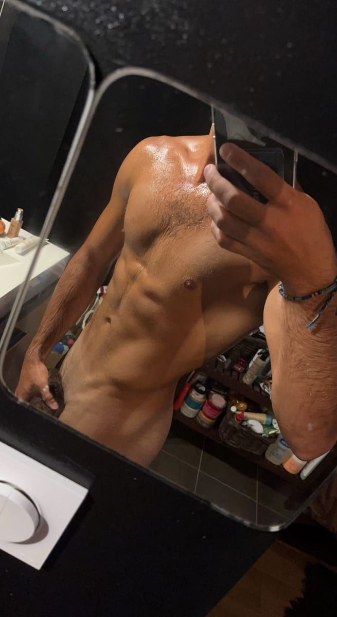 Baptyste - Gay in Blankenberg Profil von Baptyste, 28 Jahre, Gay in Blankenberg (Mecklenburg-Vorpommern)