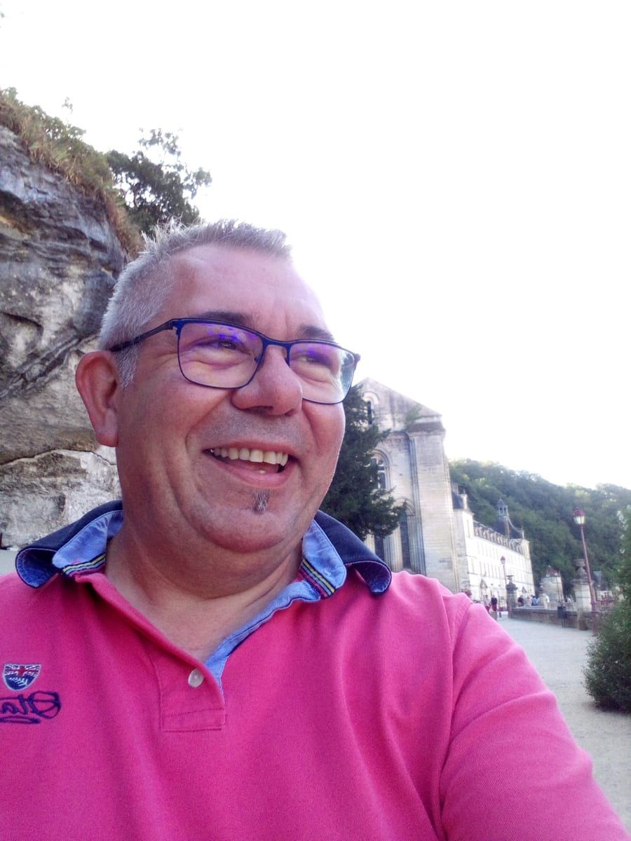 Profil von Nycolas, 40 Jahre, Gay in Dobbertin (Mecklenburg-Vorpommern)