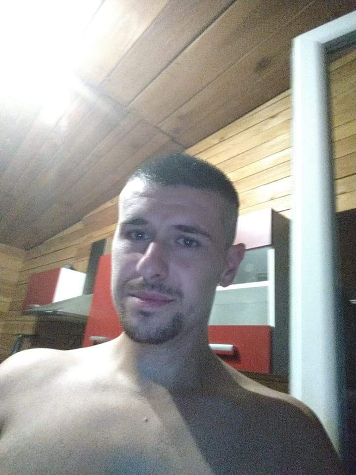 Lorys - Gay in Perlin Profil von Lorys, 23 Jahre, Gay in Perlin (Mecklenburg-Vorpommern)